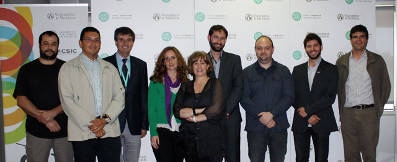 La vicerrectora Clara Martínez (en el centro), en el acto de entrega de los premios.